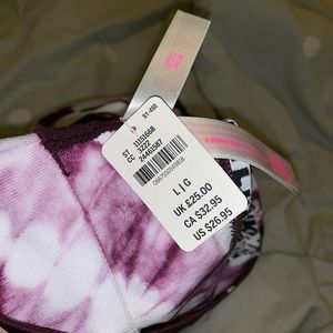 PINK Victoria's Secret Intimates & Sleepwear - PINK vs sports bra PINK Victoria's Secret Intimates & Sleepwear - PINK vs sports bra